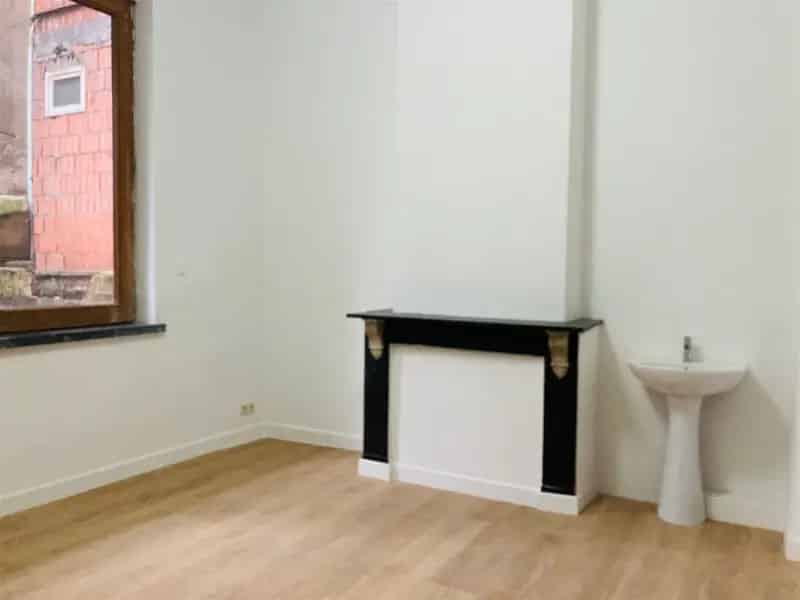 Gerenoveerde Huis Nabij EU Wijk 5 Slaapkamers 2 Terrassen