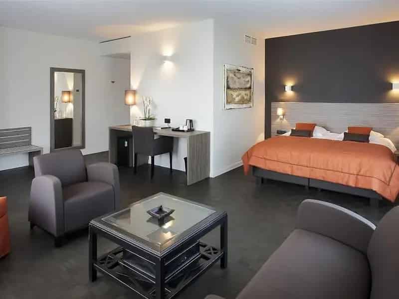 Hotelcomplex te Mechelen 20 Kamers Feestzalen Restaurant