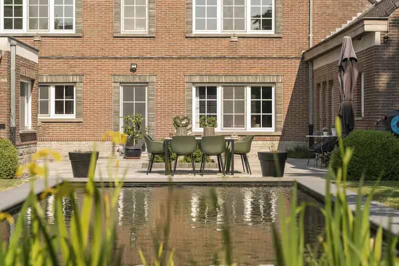 Herenwoning met Zwemvijver te Koop