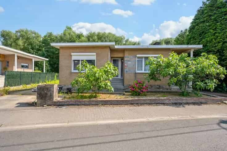 Te renoveren Bungalow 4 slaapkamers Zuidtuin Garage Zonnepanelen
