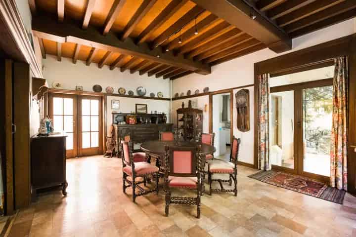 Te Koop: Twee woningen op 25 are,  5 & 3 slaapkamers