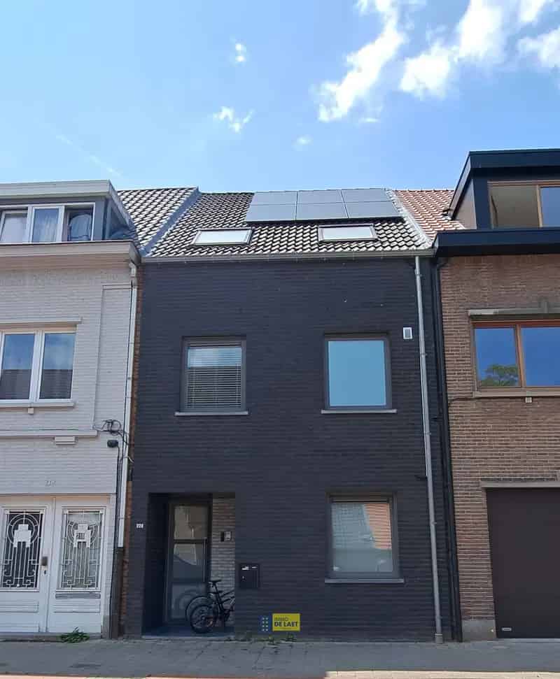 Ruime gezinswoning te koop in Merksem 196m² 4 slaapkamers