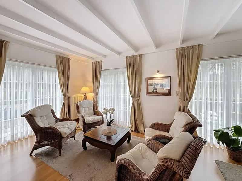 Kustvilla in residentiële villawijk Simli