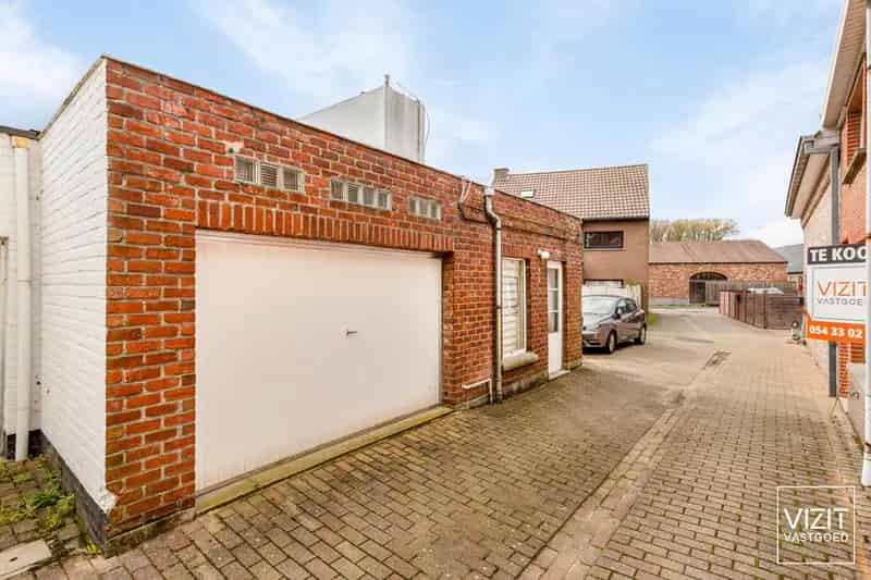 Te renoveren woonhuis met garage