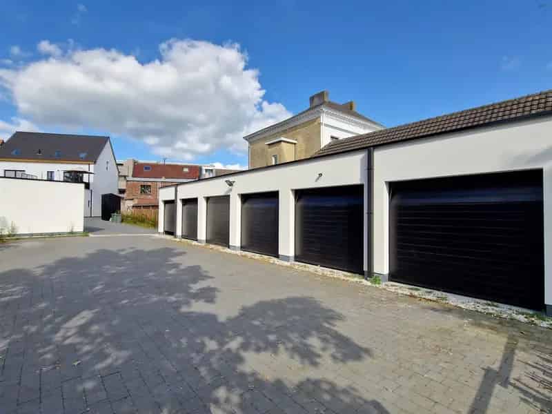 Ruime Garages en Parkeerplaatsen
