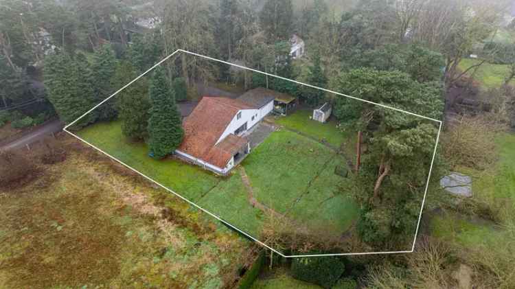 Perceel kopen met af te breken bungalow