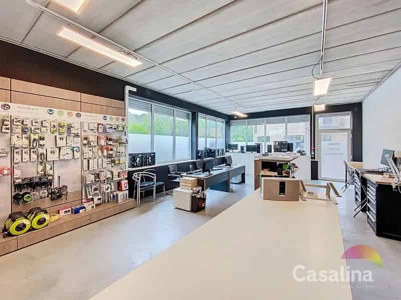 Commercieel Gelijkvloers 385m² te Huur