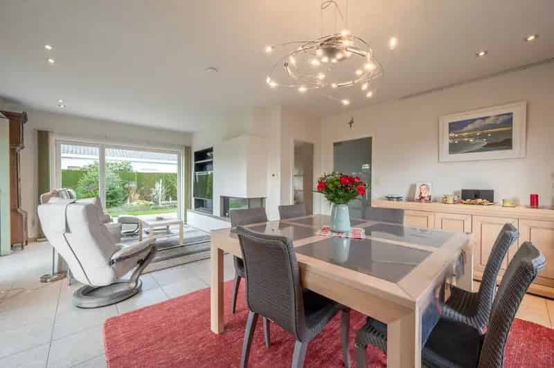 Vrijstaande woning met tuin te Donk