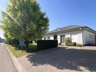 Grote Villa te Koop met Zwembad en Ruime Garage Sint-Eloois-Vijve