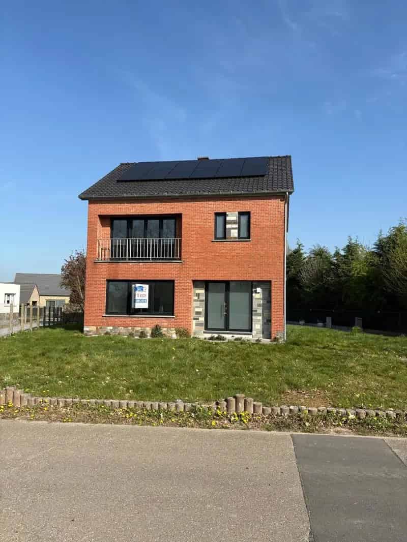 Prachtige Villa met 4 Slaapkamers en Garage