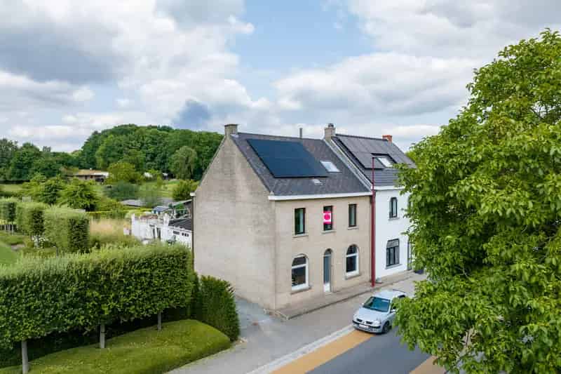 Huis te huur Oosterzele: gerenoveerde woning met 6 slaapkamers en tuin
