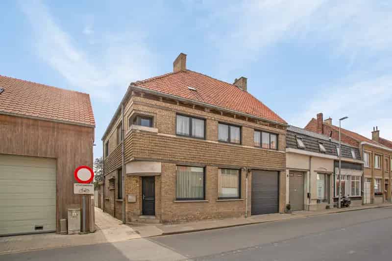 Te renoveren tweewoonst met 6 slaapkamers in Beveren Kalsijde