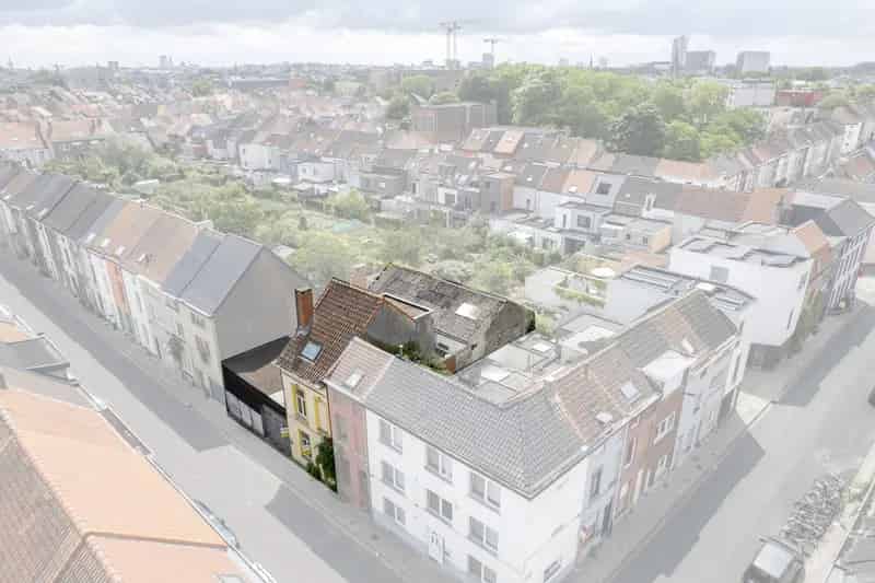 Huis te koop Gent Centrum: Charmante woning met loods 200m²