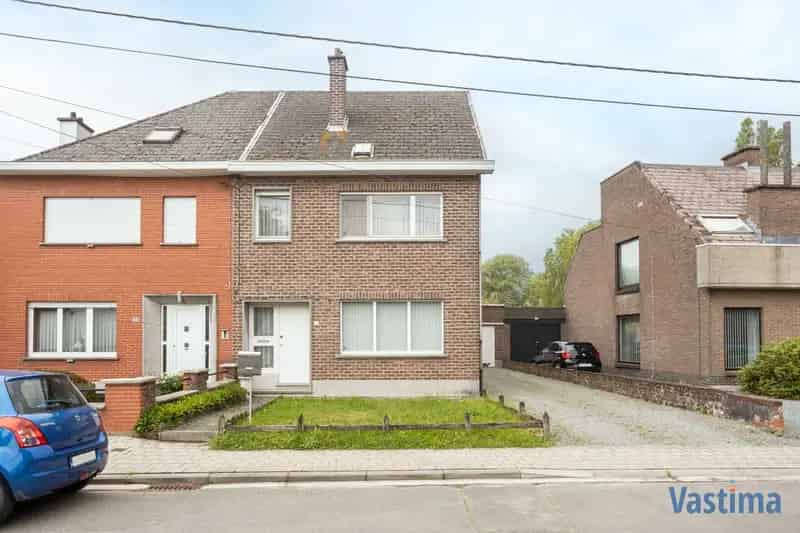 Ruime Gezinswoning Met Tuin En Garage