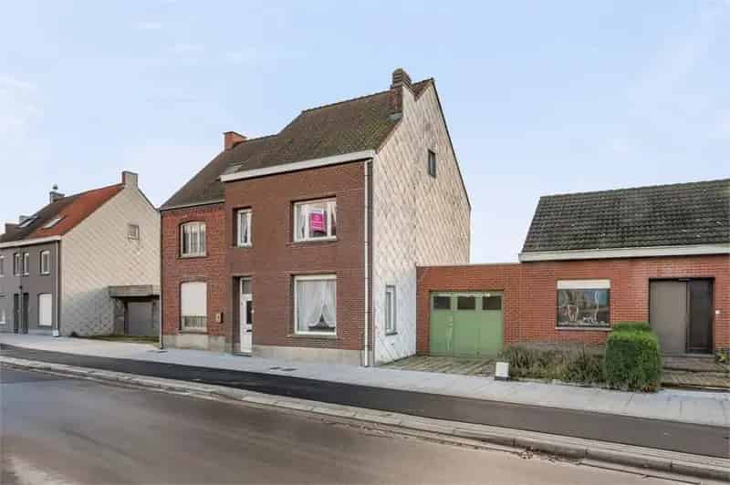 Huis te koop Kortemark: te renoveren woning met garage en tuin
