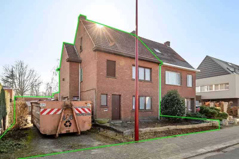 Huis te huur te renoveren Lint magazijn 3 slaapkamers