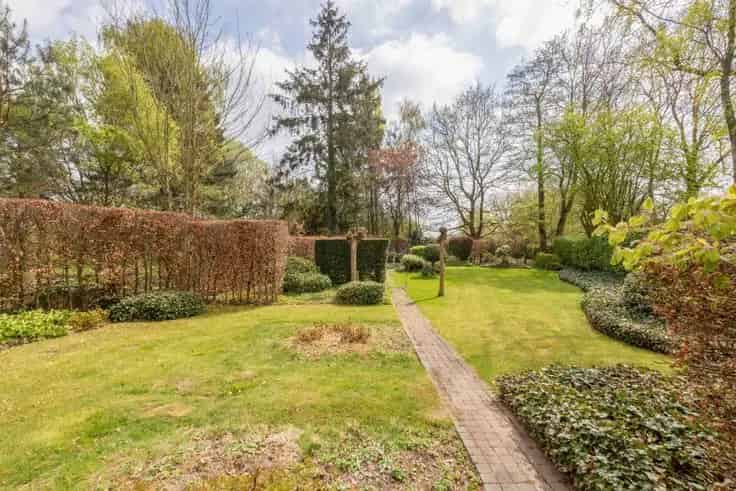Huis Te Koop Sint-Niklaas: 5 Slaapkamers, 2 Garages, Zuidtuin