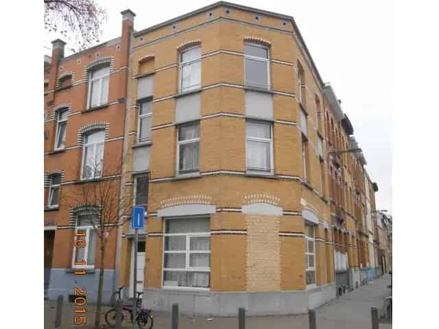 Eengezinswoning 2005 gerenoveerd 2003