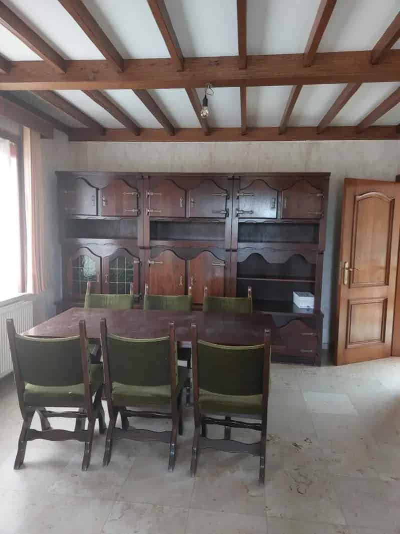 Huis te koop in Loksbergen: Ruime gezinswoning met grote tuin