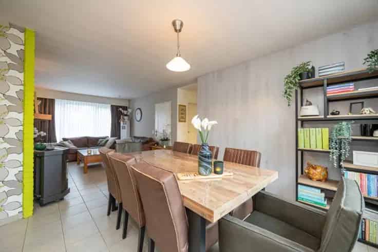 Te Koop: Charmante Rijwoning 4 Slaapkamers Tuin Garage