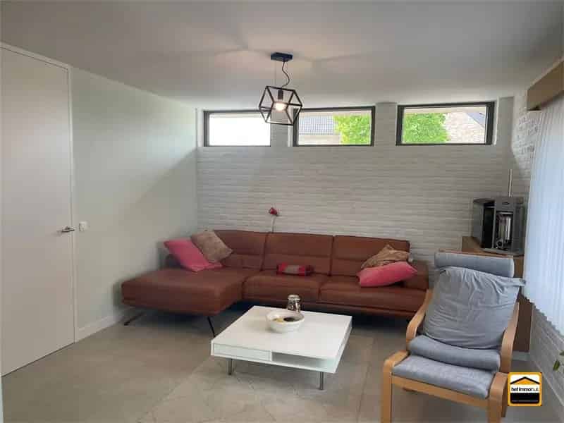 Huis te huur Riemst: Gerenoveerde woning met tuin en garage