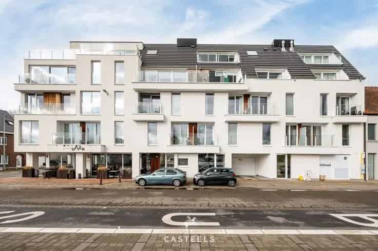 Assistentieflat te koop Beernem: 2 slaapkamers, terras, nabij station