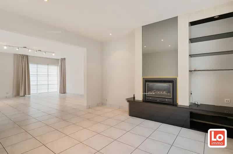 Ruime woning 4 slaapkamers te Lochristi