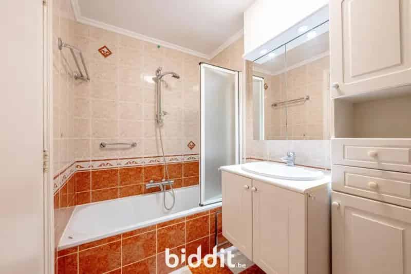 Appartement en Garage te Koop Louizalaan