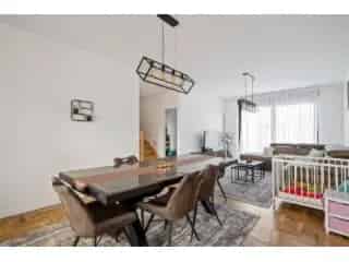 Gerenoveerde woning met magazijn te Deurne