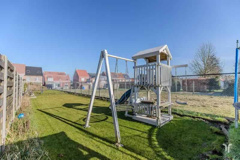 Op te frissen woning te Torhout met zonnige tuin