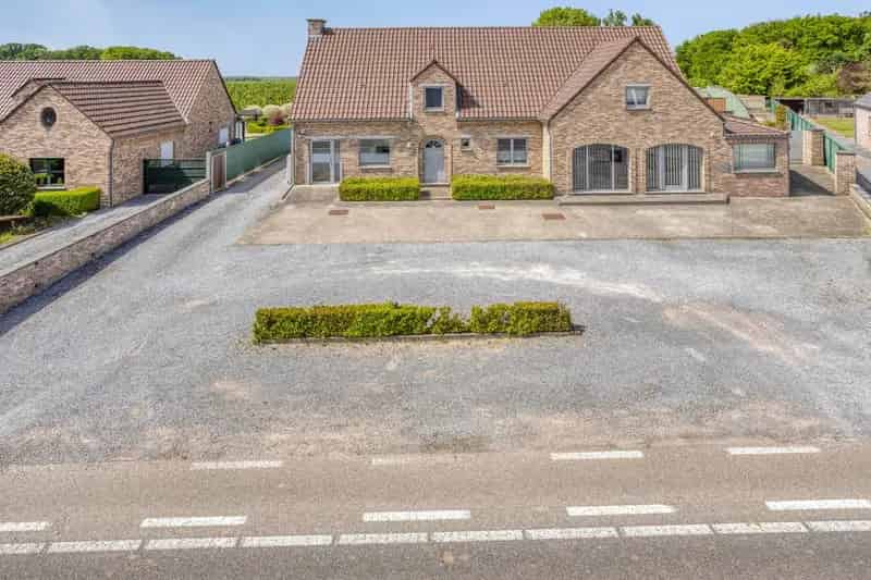Handelspand met Appartement te Sint Truiden