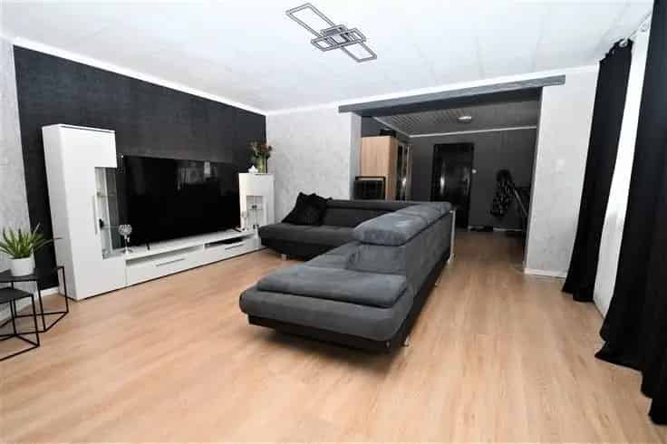 Te Koop 7 Slaapkamers Huis 2 Gebouwen