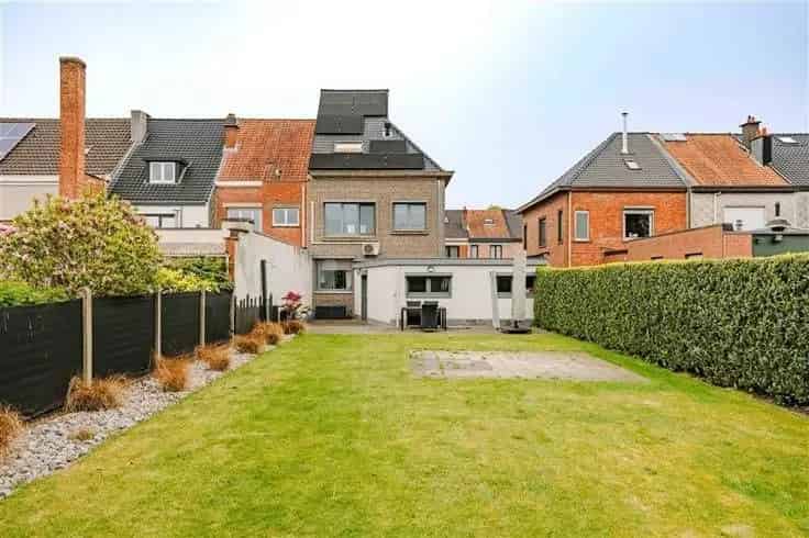 Huis Te Koop Sint-Niklaas: Instapklare woning met 4 slaapkamers en garage