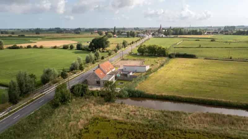 Weilanden te Groot Diksmuide 2ha Instapklare Stalling