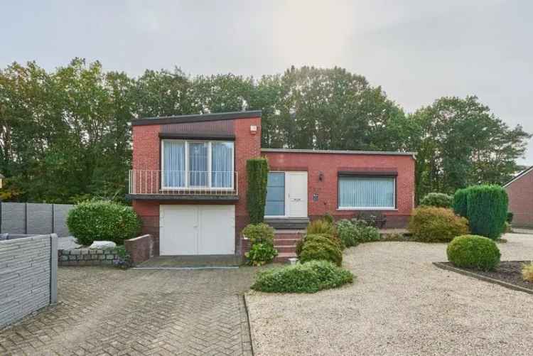 Gerenoveerde woning met vergunde garage op ruim perceel van 12are 35ca!