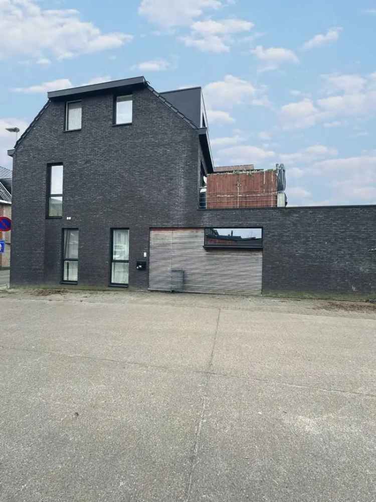 Gelijkvloers appartement te koop met tuin en garage in rustige buurt