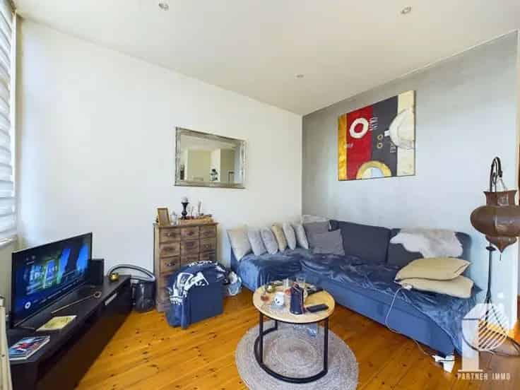 Appartementsblok Te Koop: Kantoor en 2 Duplexen