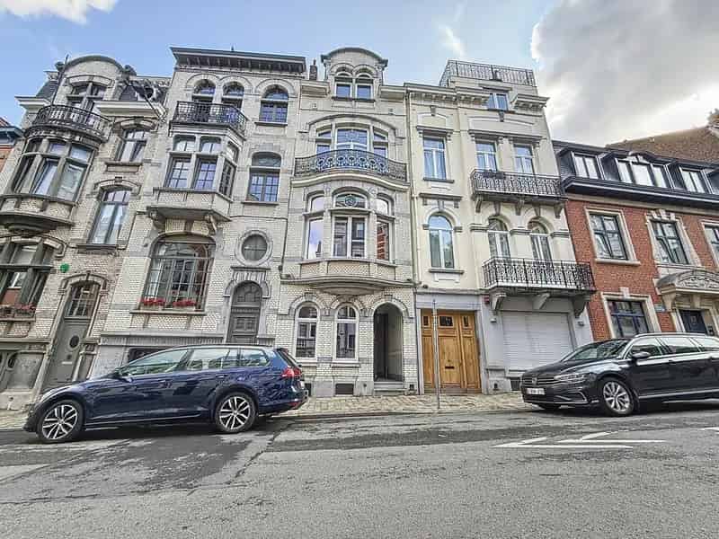 Huis te Koop in Etterbeek 339m² - Gerenoveerd