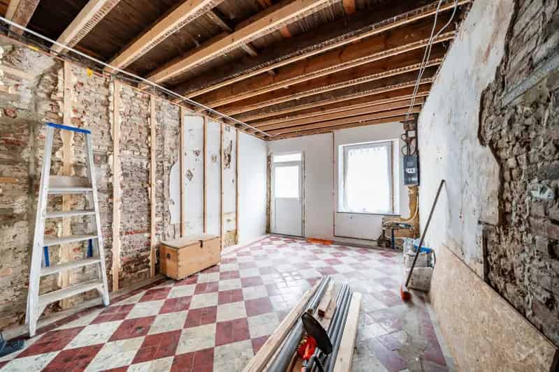 Huis te renoveren met veel potentieel