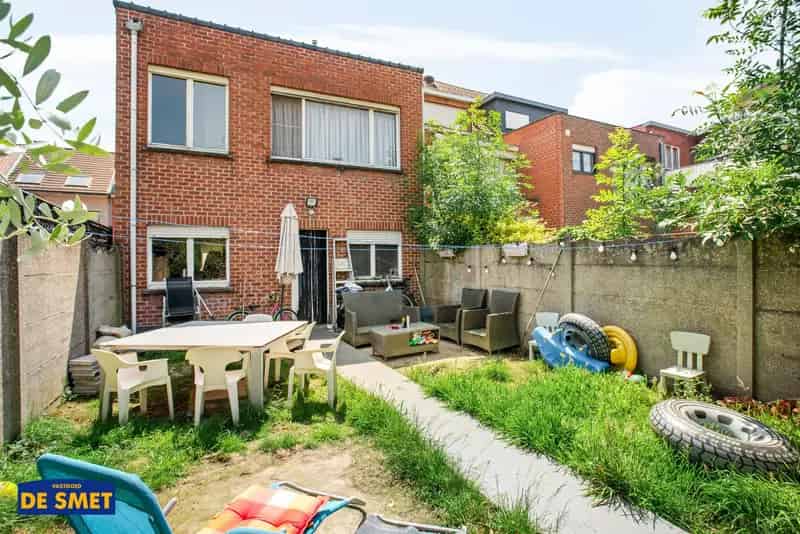 Te renoveren Bel-Etage nabij Centrum voor Groot Gezin