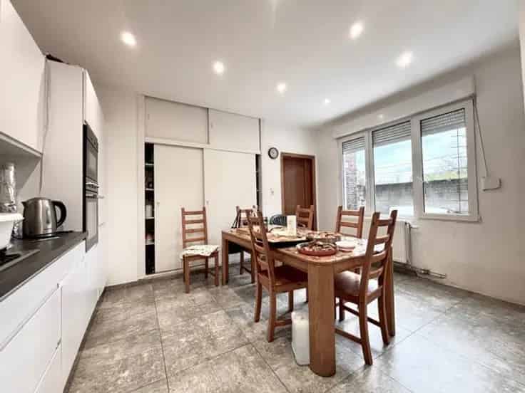 Huis Te Koop Herstal 5 Slaapkamers Garage 211m²