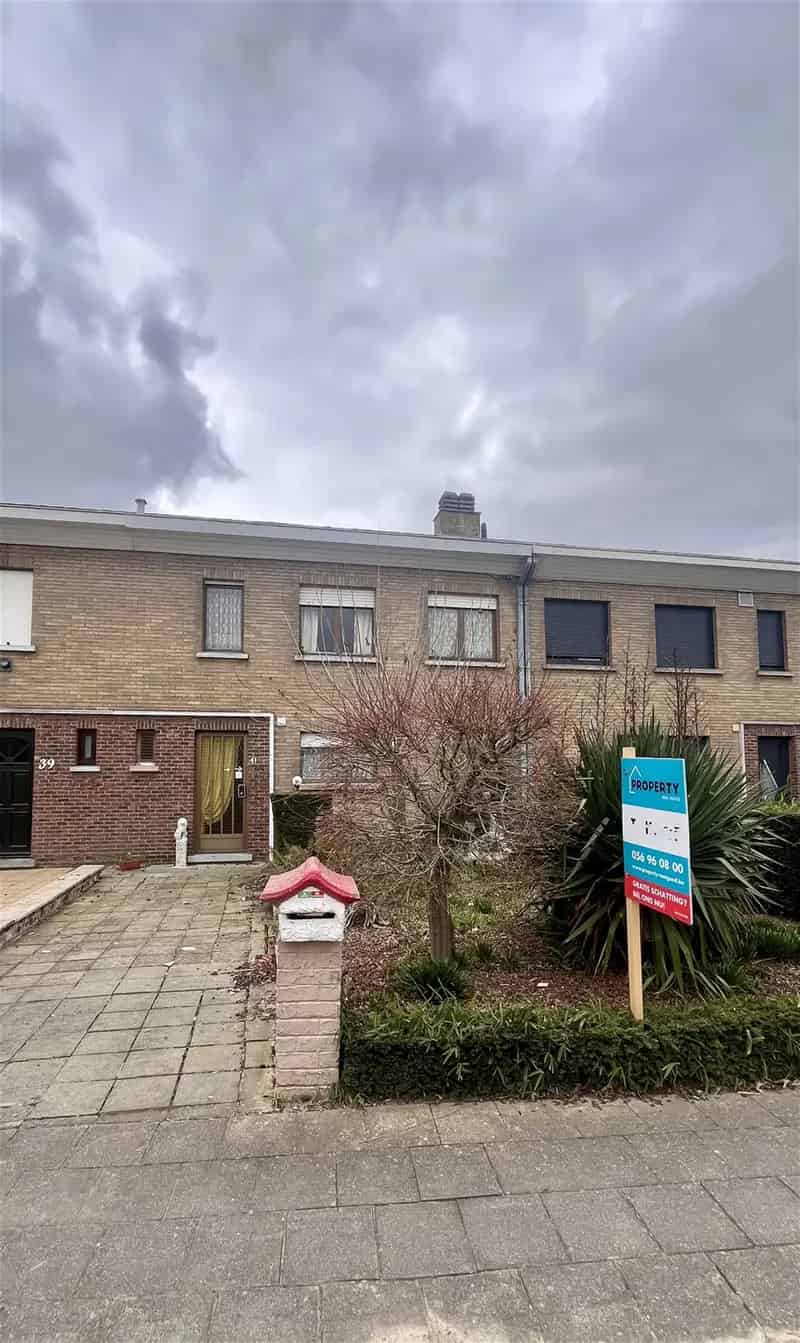 Te renoveren woning met 3 slaapkamers in Izegem