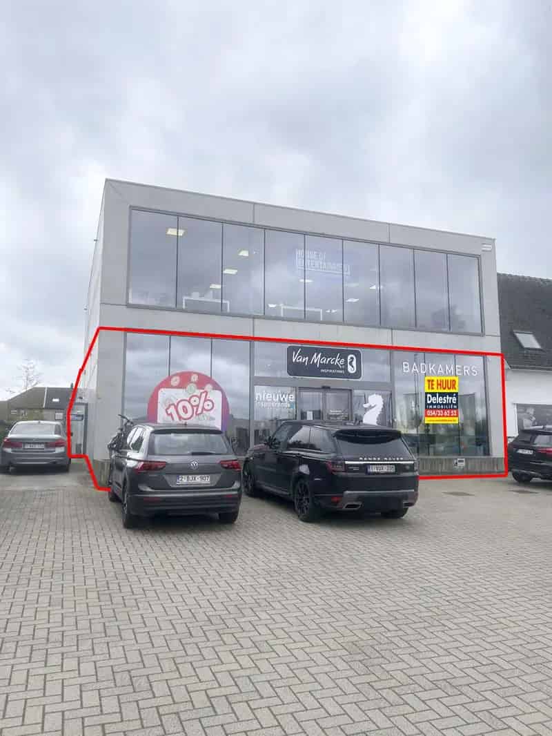 MODERN COMMERCIEEL GELIJKVLOERS TE HUUR