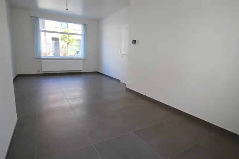 Te Huur: Ruime 4 Slaapkamers Huis Nabij Brugge