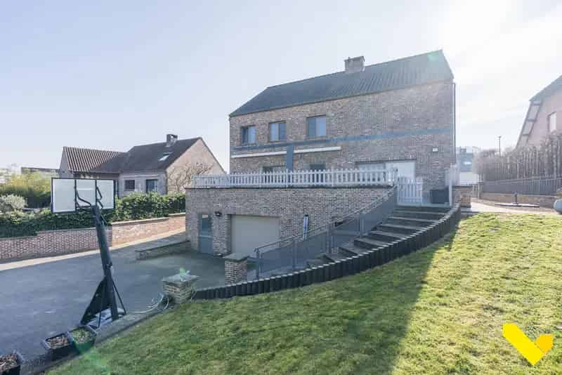 Ruime woning met grote tuin en landbouwgrond te koop