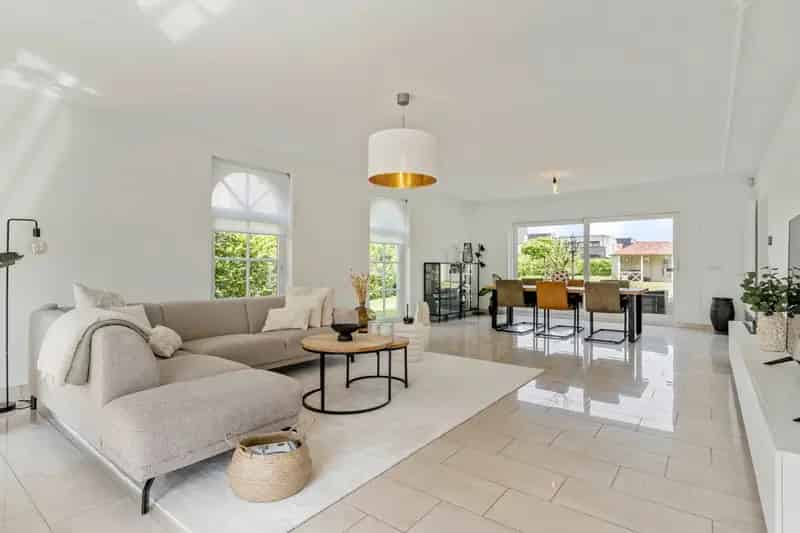 Te Huur Ruime Villa Lanaken 280m2 3-5 slaapkamers Tuin Garage