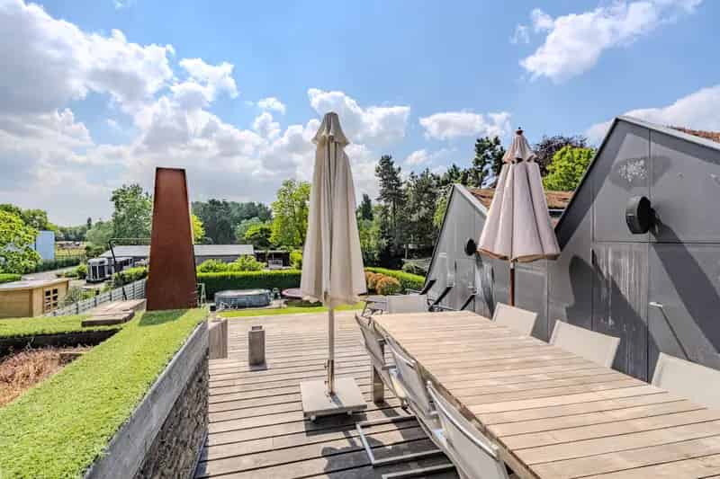 Huis te koop Oudenburg: Recente woning met bedrijfsgebouw en ruime loods