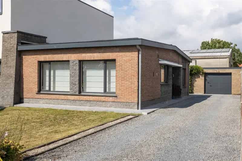 Huis te huur Drongen: gerenoveerde halfopen bebouwing met tuin en garage