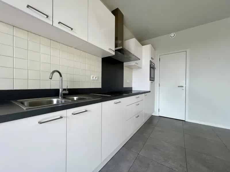 Appartement te koop in Zele: 1 slaapkamer, terras en parking