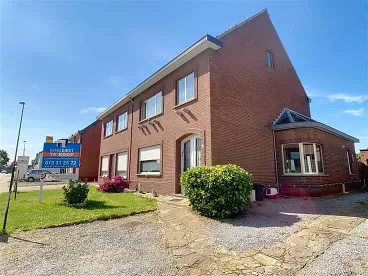 Huis Te Koop Tessenderlo: 2 slaapkamers, 150m², Te renoveren